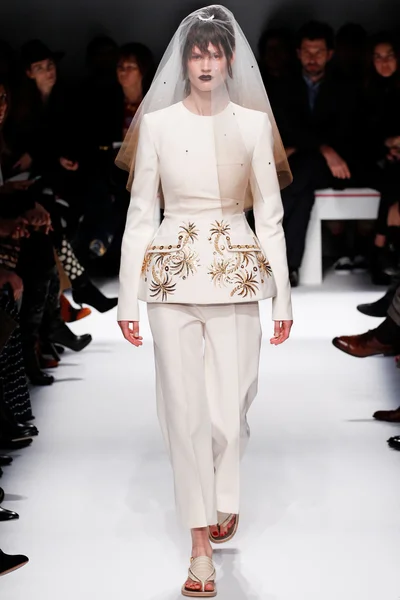 Look 19